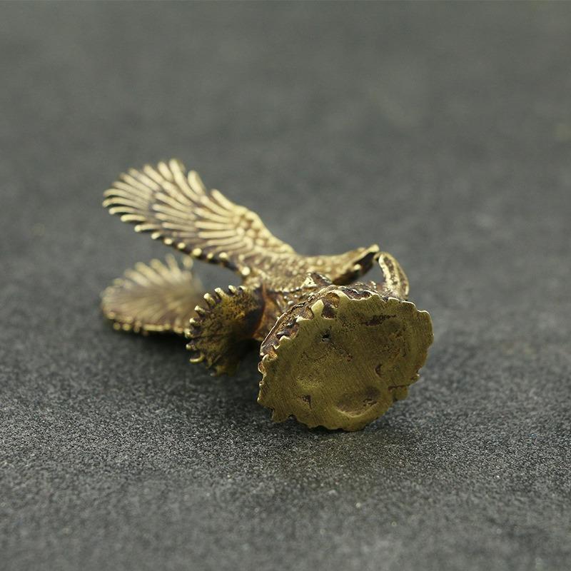 1pc Antique Flying Eagle Mininature Ornaments Copper Small Animal Office Decor Casting Ancient Crafts Collection Gifts