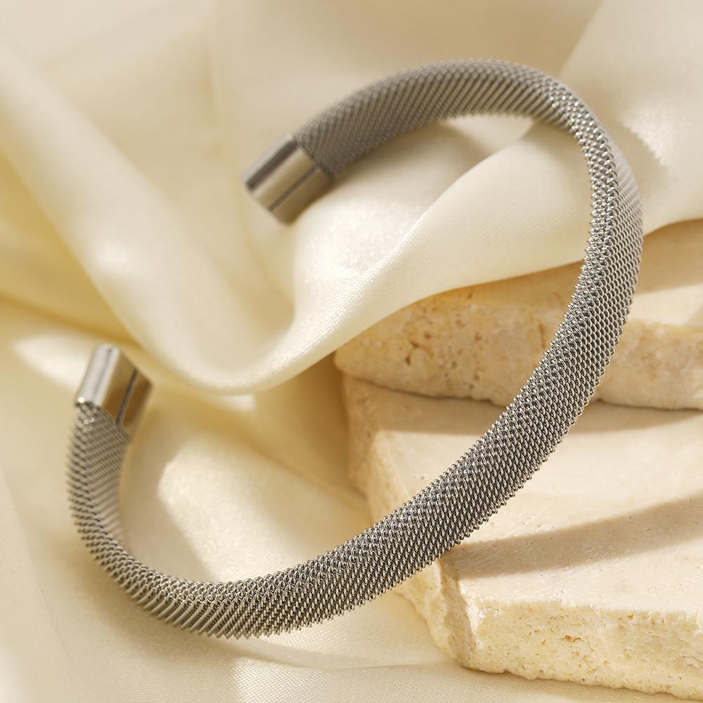 

Браслет из нержавеющей стали Стильная текстура Регулируемый размер Великолепный Для женщин Циркон Изысканный Рекомендация для подарка на званый ужин