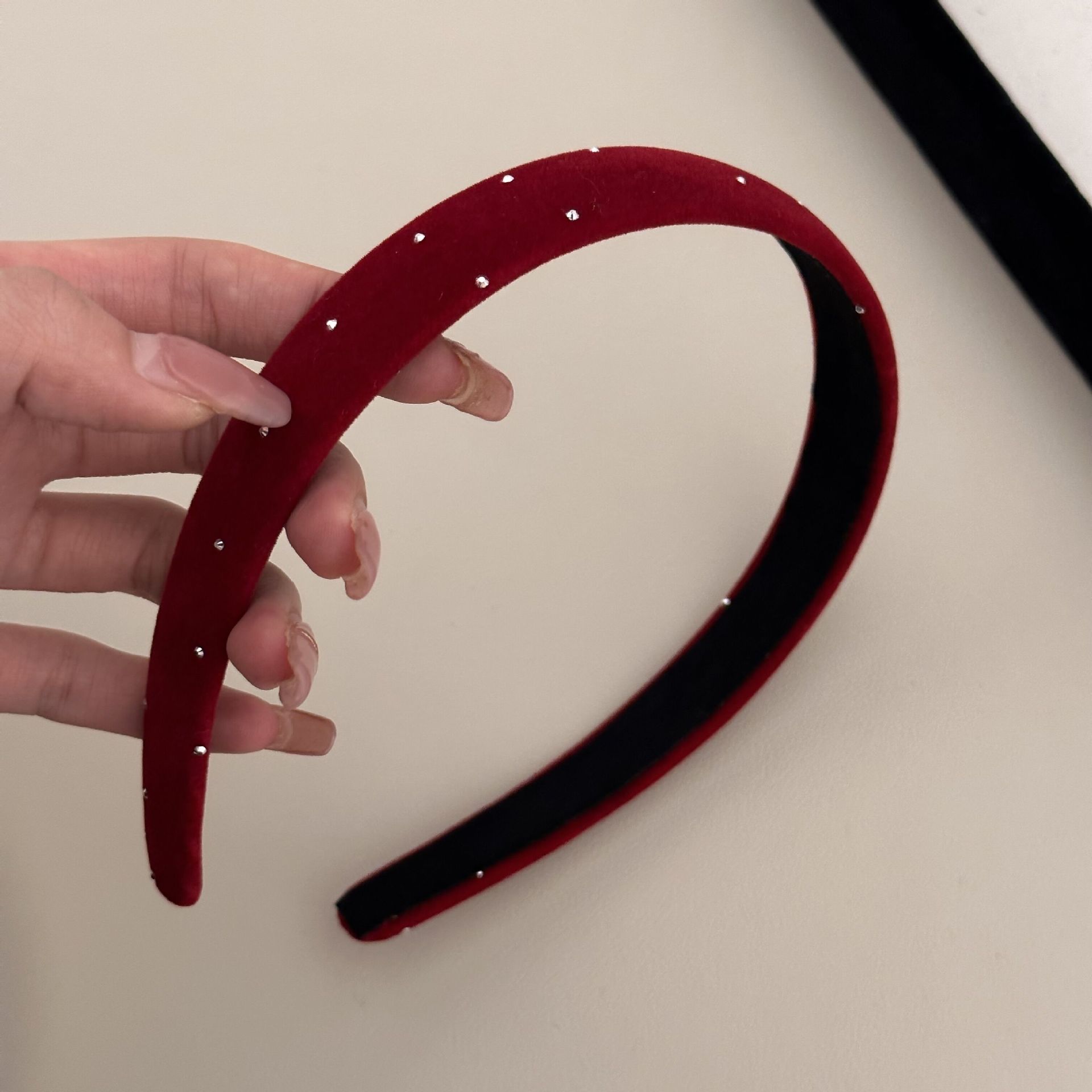 

Европейская и американская красно-черная бархатная повязка на голову для женщин и девочек, элегантная повязка для праздничной вечеринки, аксессуары для волос красный