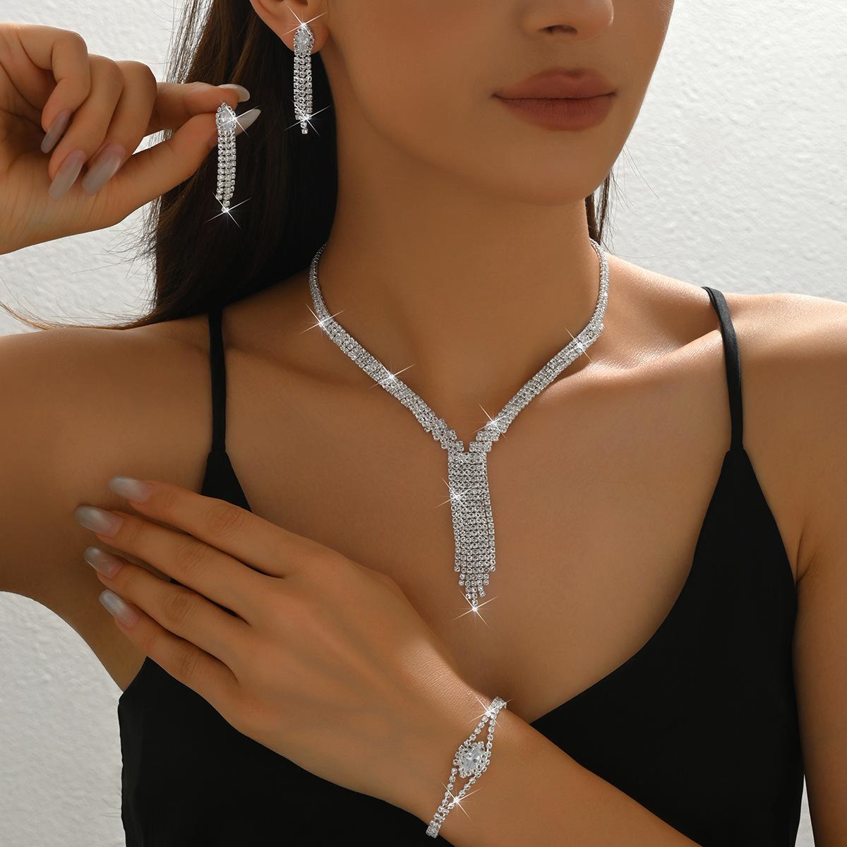 2026 Full Diamond Fashion Personalized Clavicle Chain Necklace Earrings Bracelet Set Light Luxury Necklace Temperament Set 45CM