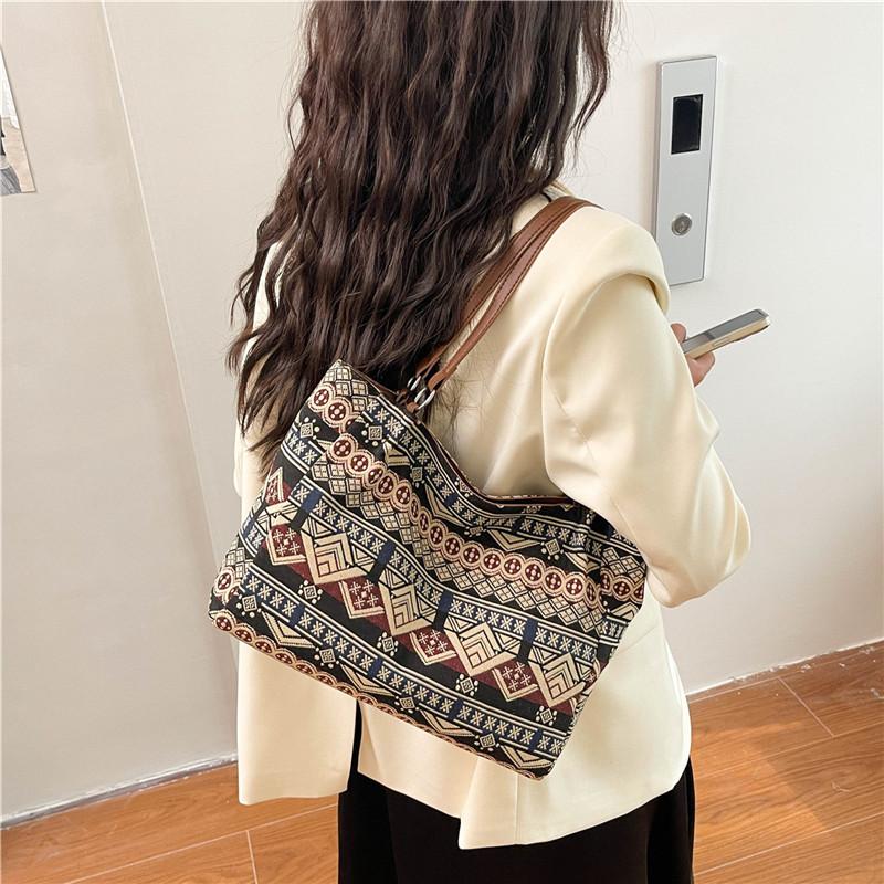 2025 spring new ethnic style women's bags, fashionable contrasting colors, large-capacity niche women's bags, shoulder bags, tote bags, women's bags