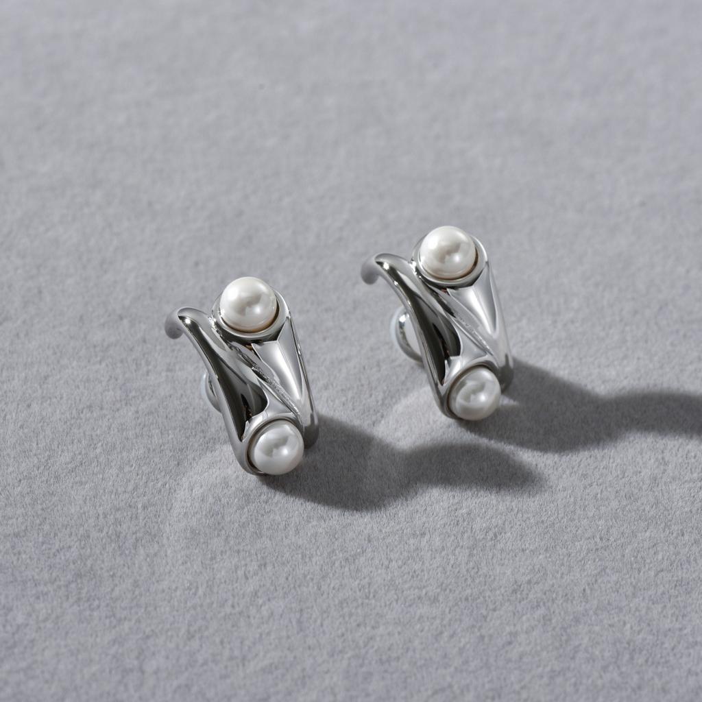 Niche Fashionable Texture Copper Plated Platinum Inlaid Pearl Earrings S925 Silver Needle Stud Earrings, Unique Personality Earrings