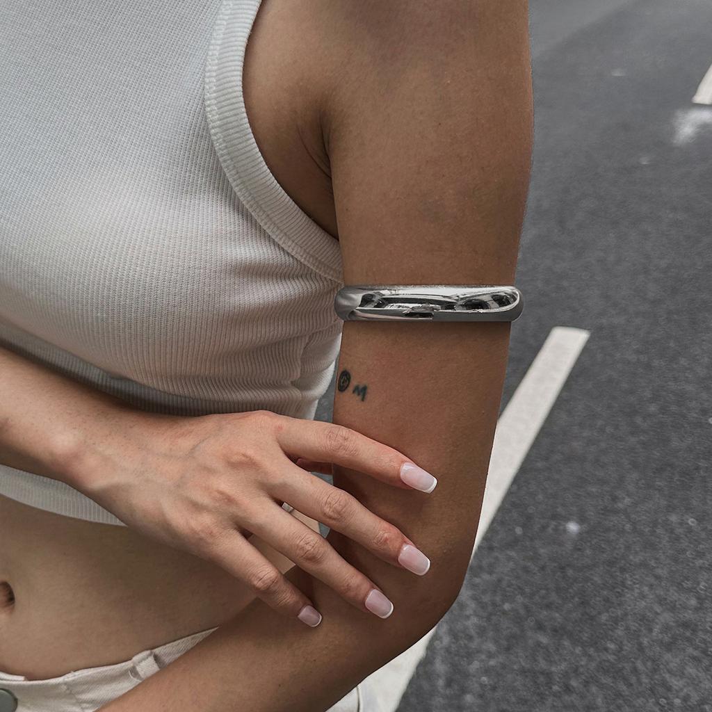 Design Sense Metal Beating Textured Glossy Arm Bracelet, Simple Wind Element Ring Arc Bracelet Female
