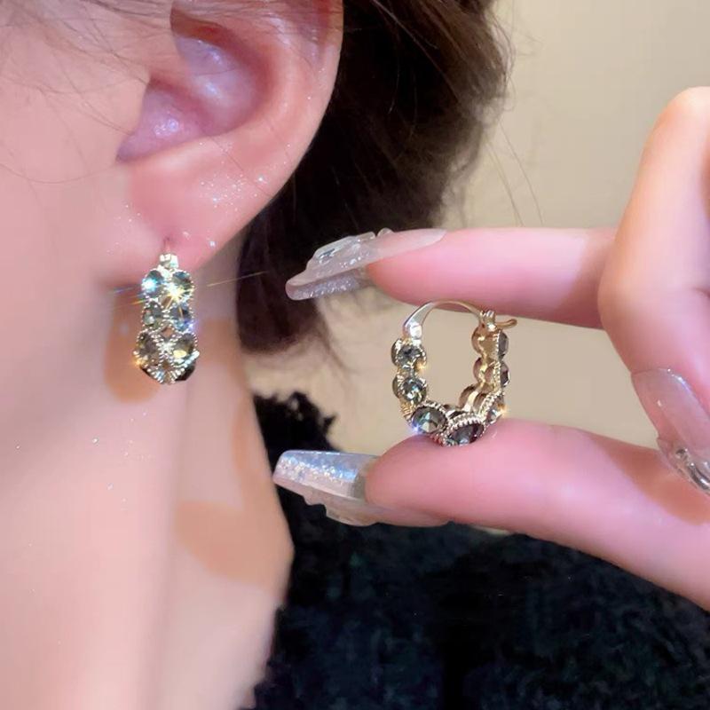 Exquisite Retro Gray Diamond Ear Cuffs - Versatile, Elegant Design with a High-End Feel.