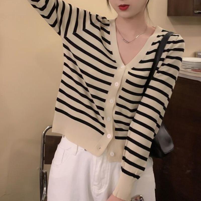

2023 Early Autumn Women s Striped Long Sleeve Slim Fit Cardigan One Size білий