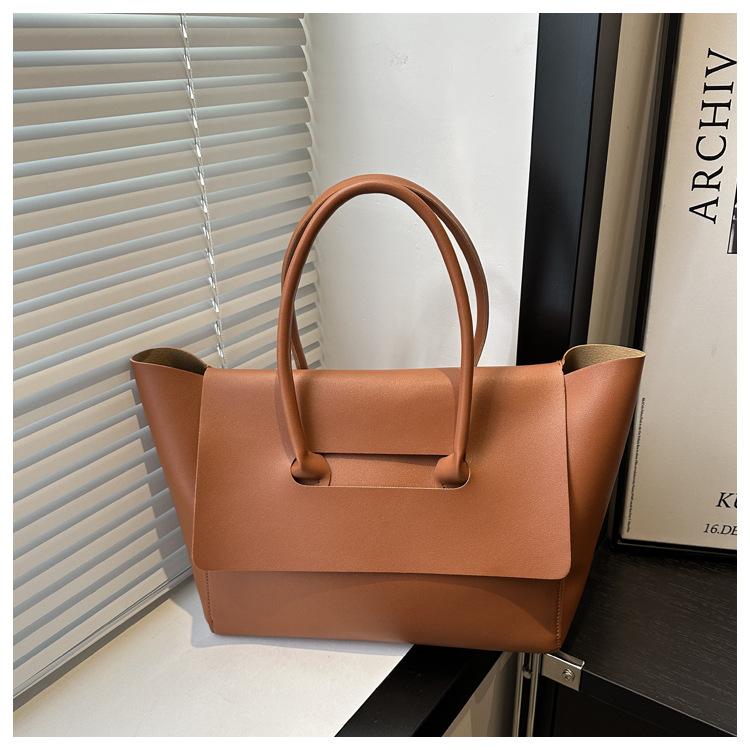 Big Bag Women's Bag 2025 Autumn New Trendy Korean Version Large Capacity Niche Handbag Retro Commuter Tote Bag