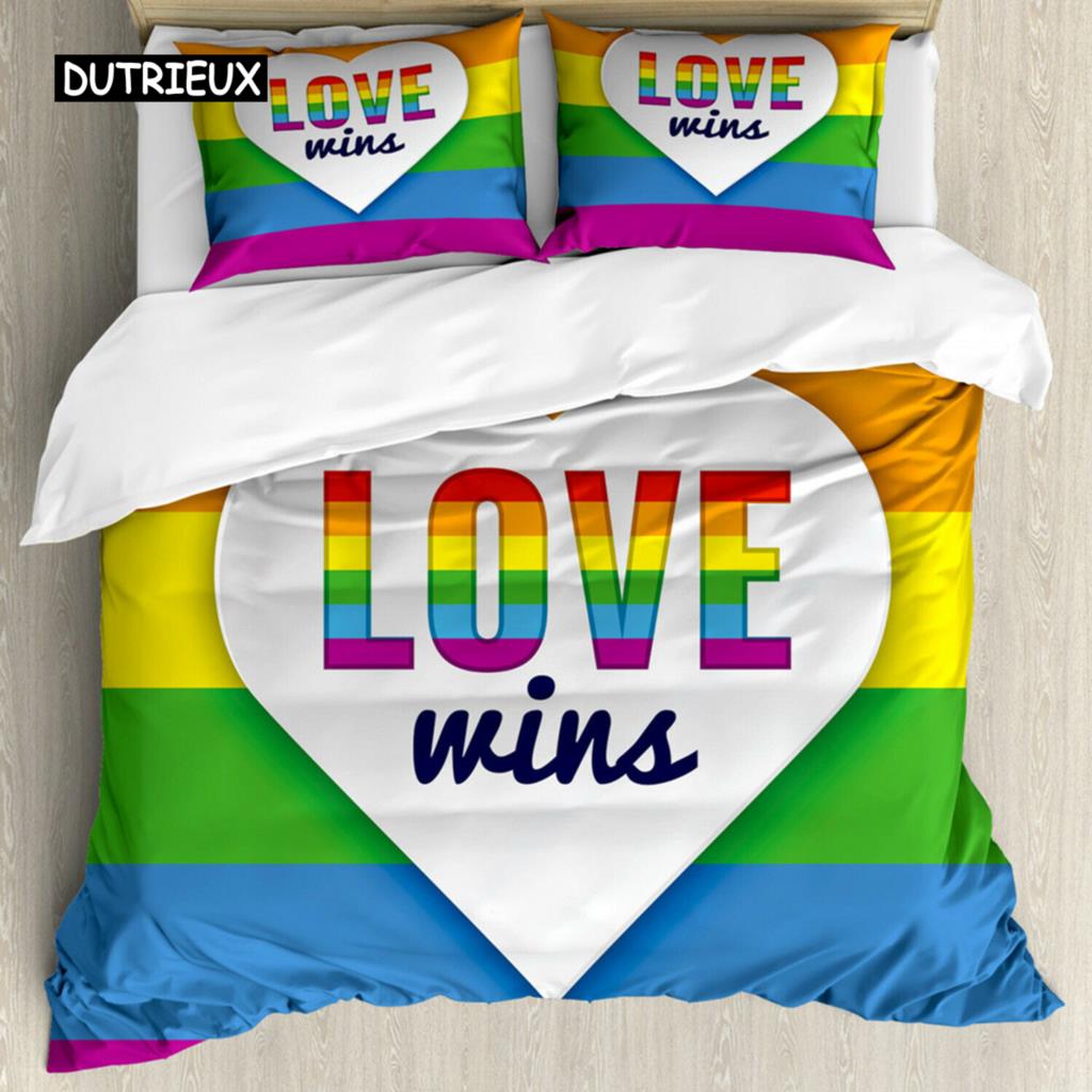 Pride Bettbezug-Set aus Polyester, Menschen feiern den Internationalen Tag der LGBT-Community mit einem Bettwäscheset mit farbenfrohem Streifendesign