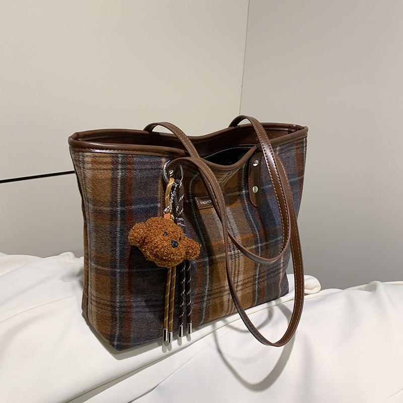 

Модная универсальная сумка-тоут большой вместимости женская новая осенне-зимняя популярная клетчатая на плечо подмышку сумка для поездок