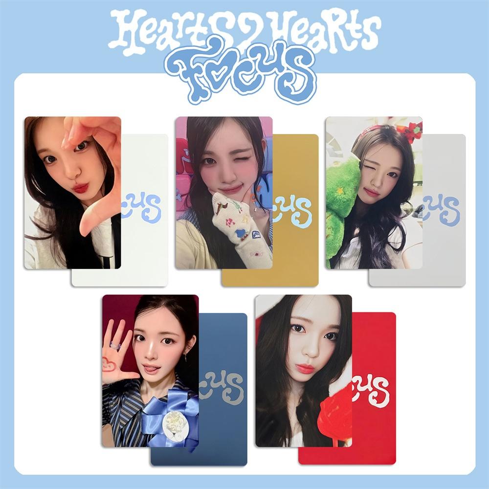 

Hearts2Hearts H2H FOCUS LOMO Картки MR LUCKY Картка Jiwoo Carmen Yuha Stella Yeon Juun Особиста селфі-картка Фанати Для Колекції 5.4x8.6cm