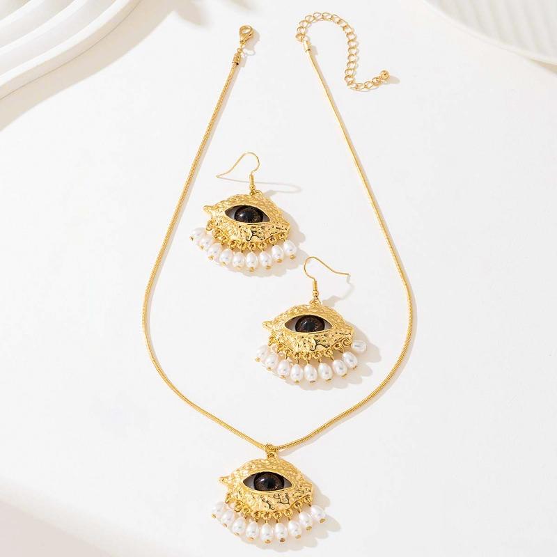 Meier Vintage baroque pearl metal faux eye necklace and earring jewelry set