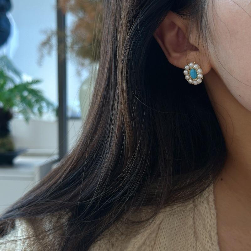 

Pearl oval earrings fashion exquisite versatile stud earrings light luxury high sense niche personality temperament earrings