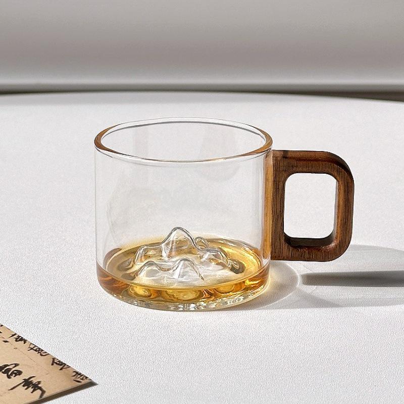 Distant Mountain Tea Cup: Heat-Resistant Glass with Wooden Handle, Personalized for Home Use, Ideal for Mountain Viewing.