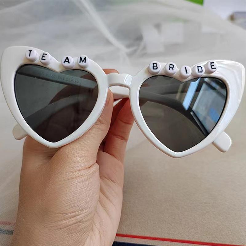Just Married Herzförmige Sonnenbrille Hochzeit Brautjungfer Braut zu sein Foto-Requisiten Team Braut Brautparty Junggesellinnenabschied