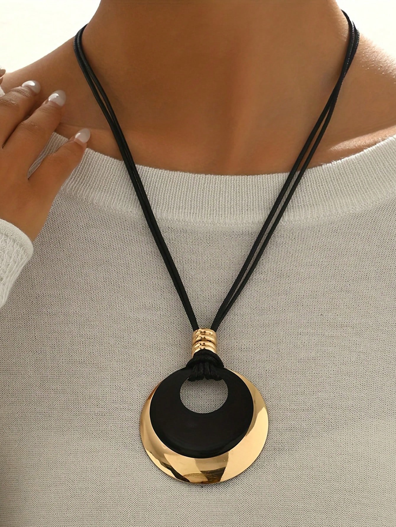 

Модное ожерелье для женских украшений золотой