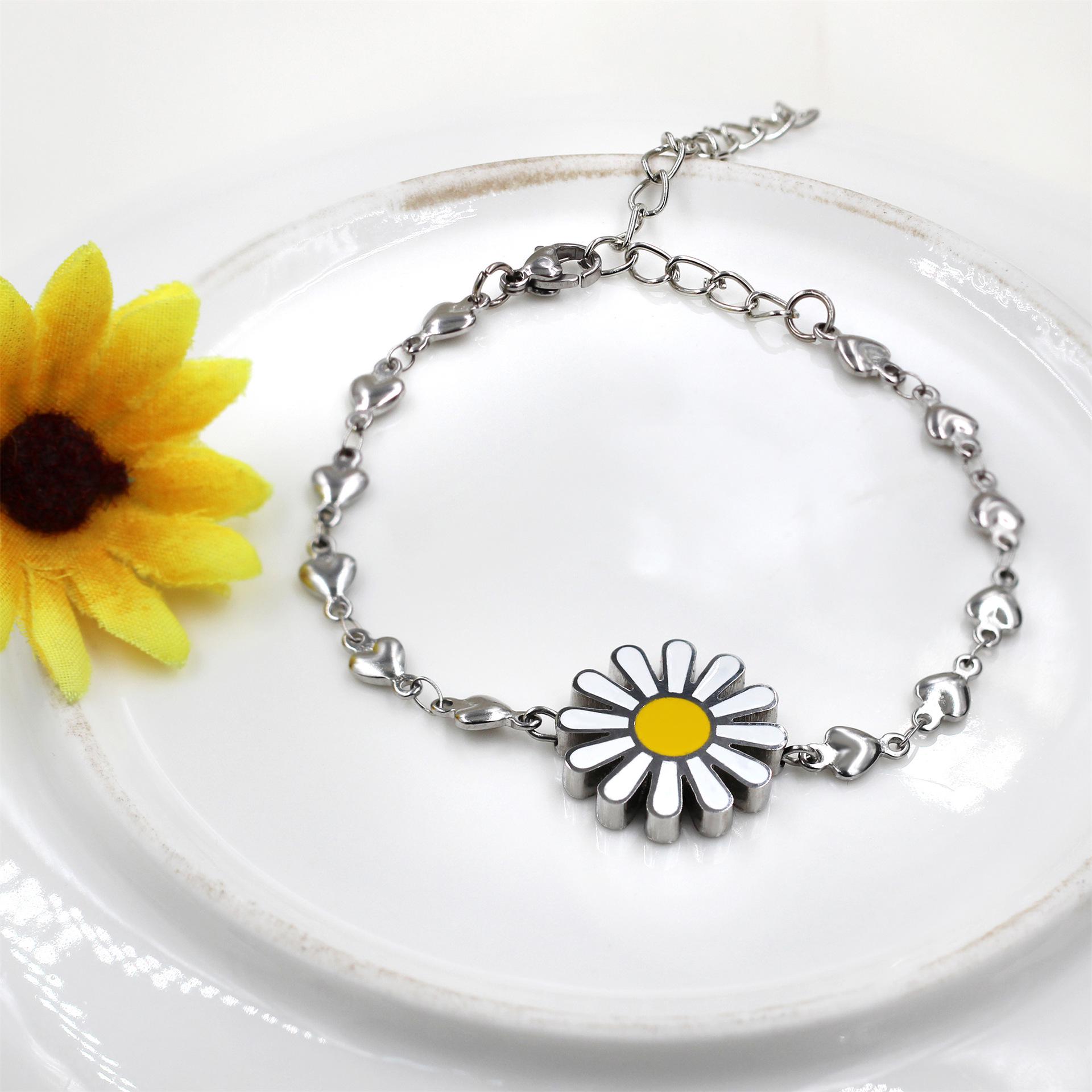 

Minimalist Stainless Steel Daisy & Sunflower Enamel Heart Chain Bracelet