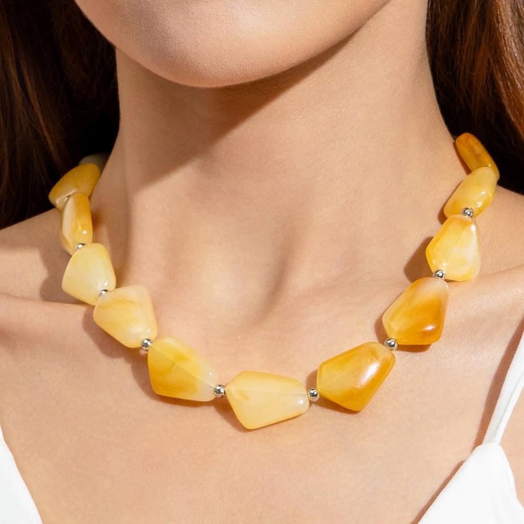 Retro acrylic resin special-shaped beaded necklace, temperament versatile light luxury neck chain