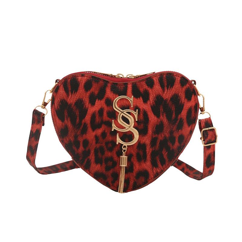 

Женская сумка с леопардовым принтом, новая весенняя, в стиле любви, сумка-мессенджер, простой нишевый дизайн, сумка на плечо с бахромой и буквенным принтом красный