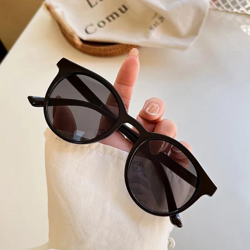 New Vintage Women Sunglasses Fashion Small Round Frame UV400 Protection Driving Eyewear Trendy Simple Solid Glasses
