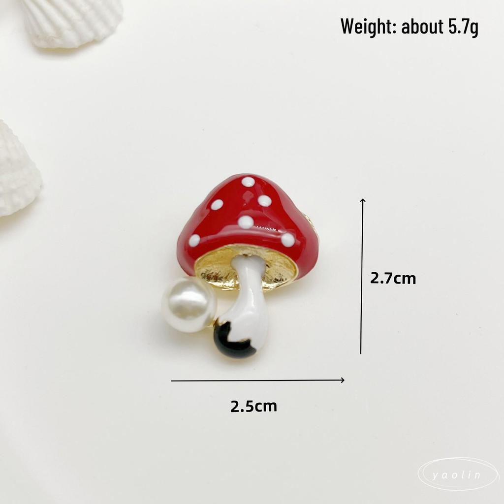 Urocza Kreskówkowa Broszka z Perłowym Grzybem - Urocza Czerwona Emaliowana Stop, Styl Mori