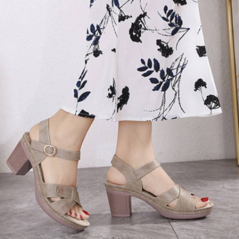 New Summer European And American Metal Buckles Thick Heels Comfortable Large-Size Women's Sandals Elegant And Fashionable