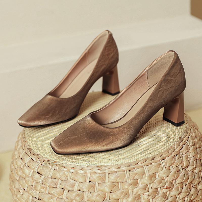 

Черные туфли на высоком каблуке не утомляют ноги, темпераментные туфли, женские новые весенне-осенние туфли-лодочки с квадратным носком и толстым каблуком 40 коричневый