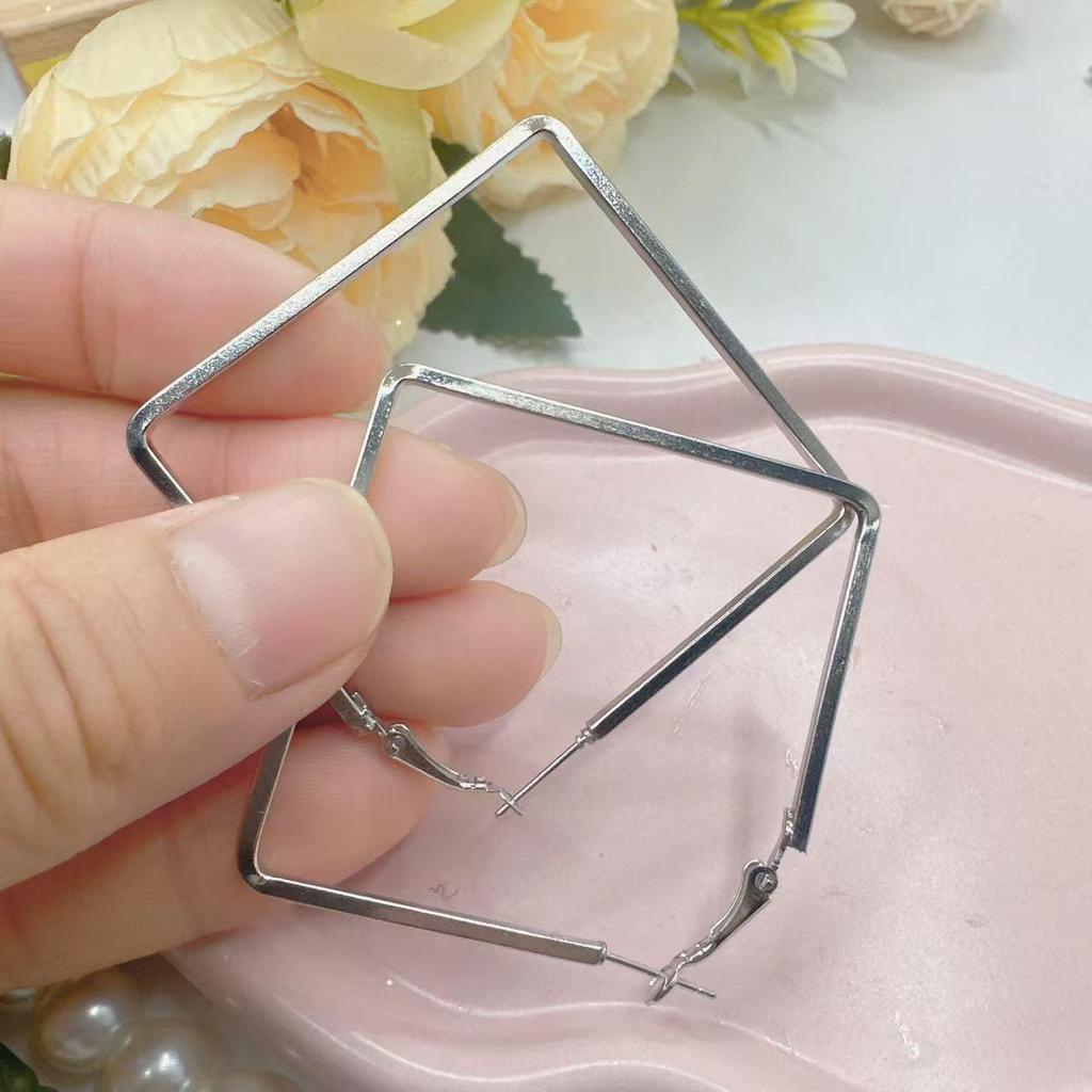 European & American Fashion Rhombus Square Earrings - Bold, Exaggerated Studs with a Stylish, Confident Flair for Women