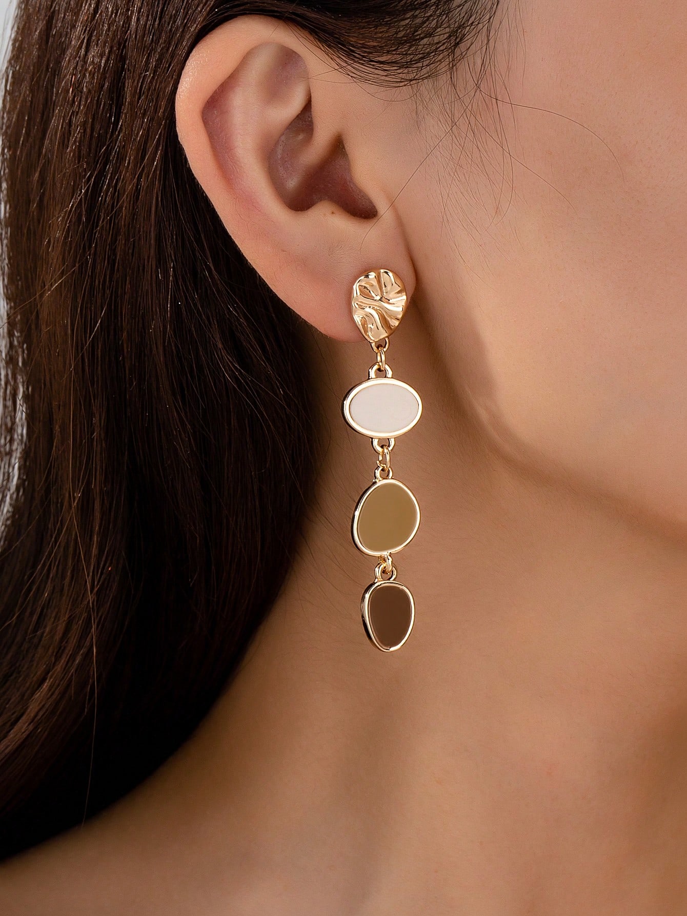 

Модные и простые женские серьги золотой