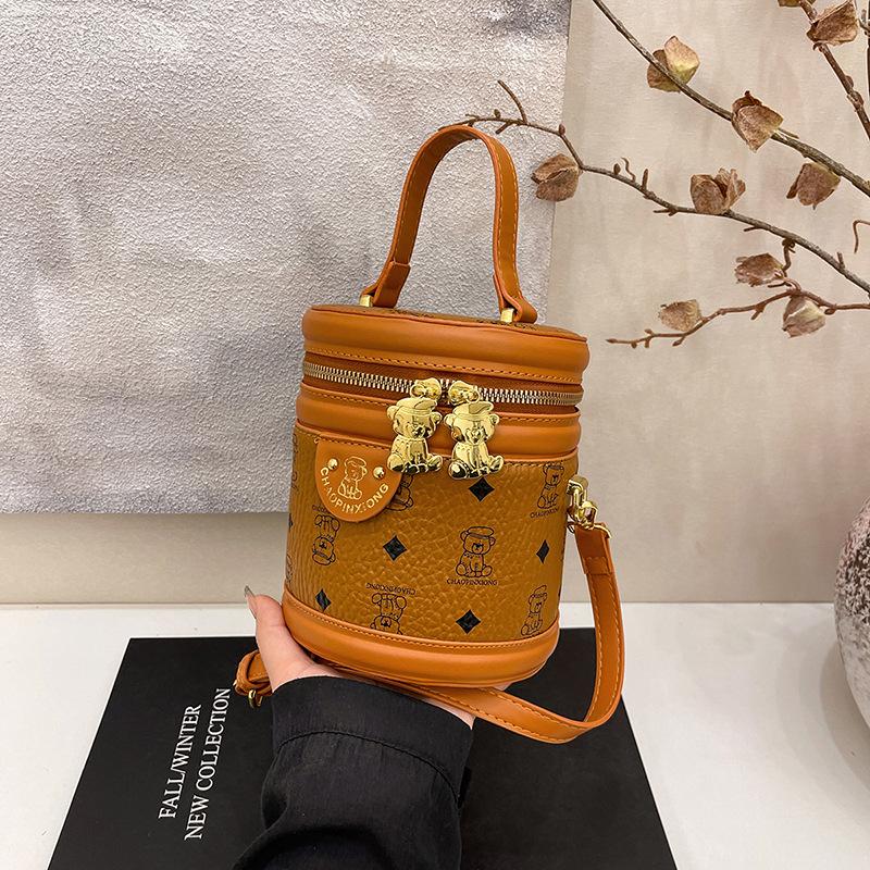 Summer new niche fashion contrasting color M bear rice bucket bag portable shoulder women's bag