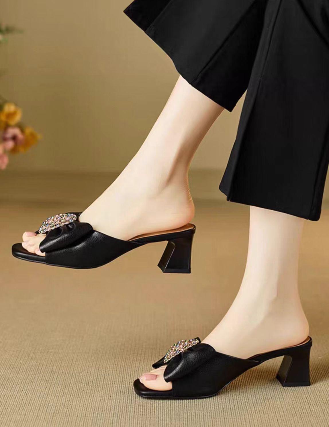 

New French bright diamond high-heeled sandals in summer 2025, French fashion casual medium-heeled high-heeled cool slippers 40