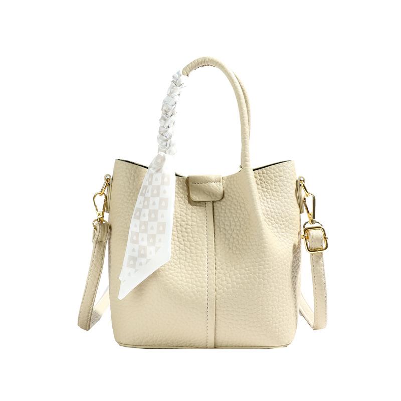 This year's popular bag women's large-capacity 2025 new autumn and winter versatile casual shoulder bag commuter bucket bag