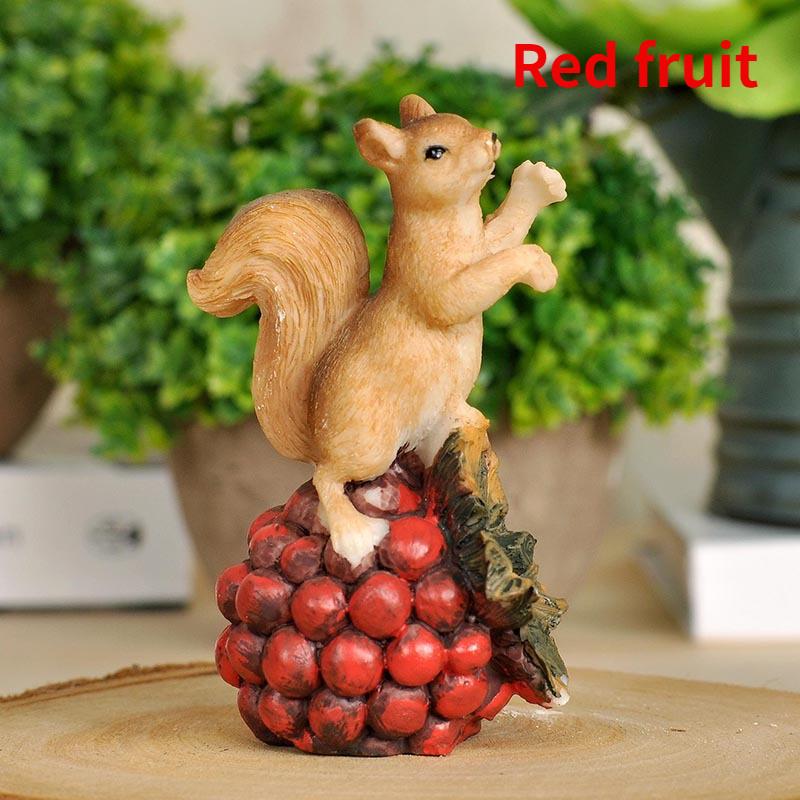 1pcs Mini Cute Resin Squirrel Creative Home Gardening Squirrel Acorn Pine Cone Ornament  Animal Crafts Car Gifts