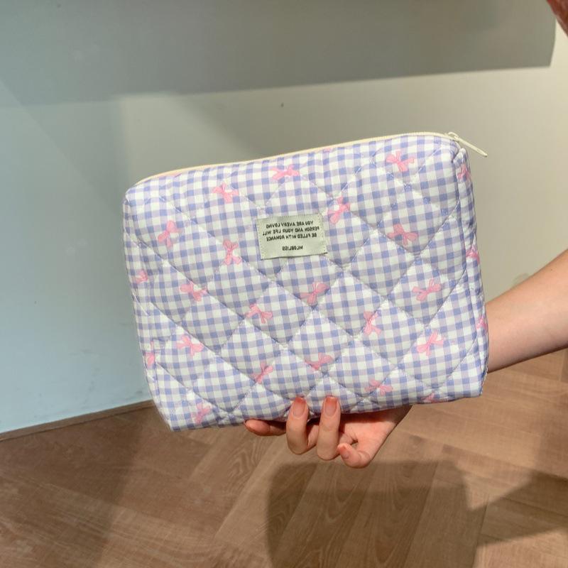 Large Capacity Plaid Quilted Cosmetic Bag with Bowknot - High-End, Stylish, Portable Storage Solution