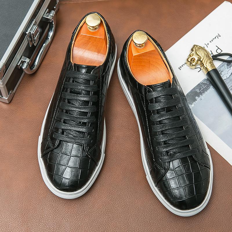 Fashionable New Men's Genuine Leather Casual Shoes Lace Up Brogue Shoes Simple White Men's Office Business Shoes Free Delivery