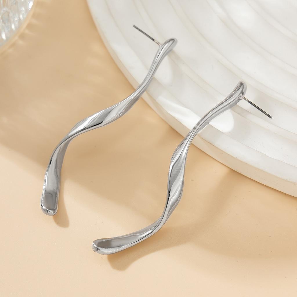 Abstract three-dimensional design earrings cool and handsome temperament fashion women exquisite retro ear hanging Zircon acces