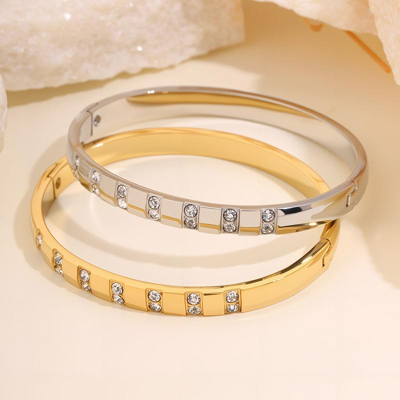Fashion light luxury diamond-encrusted curved stainless steel women's high sense does not fade niche elegant titanium steel