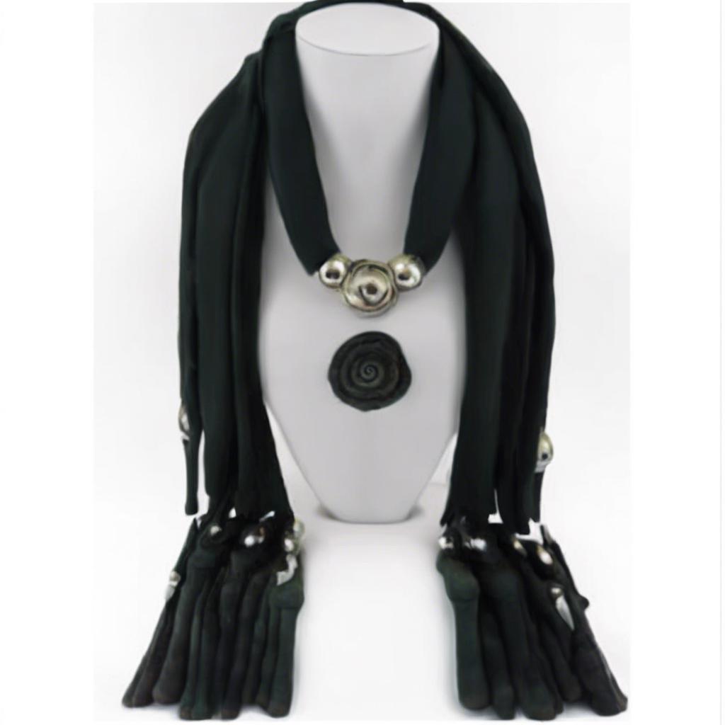 

Gül Desenli Boncuklu Fular Kolye Siyah