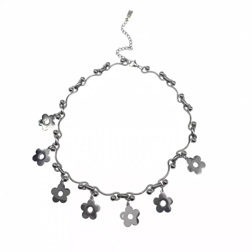 Punk Flower Pendant Necklace for Women Fashion Geometric Metal Small Round Ball Splicing Necklace Popular Street Jewelry Gifts