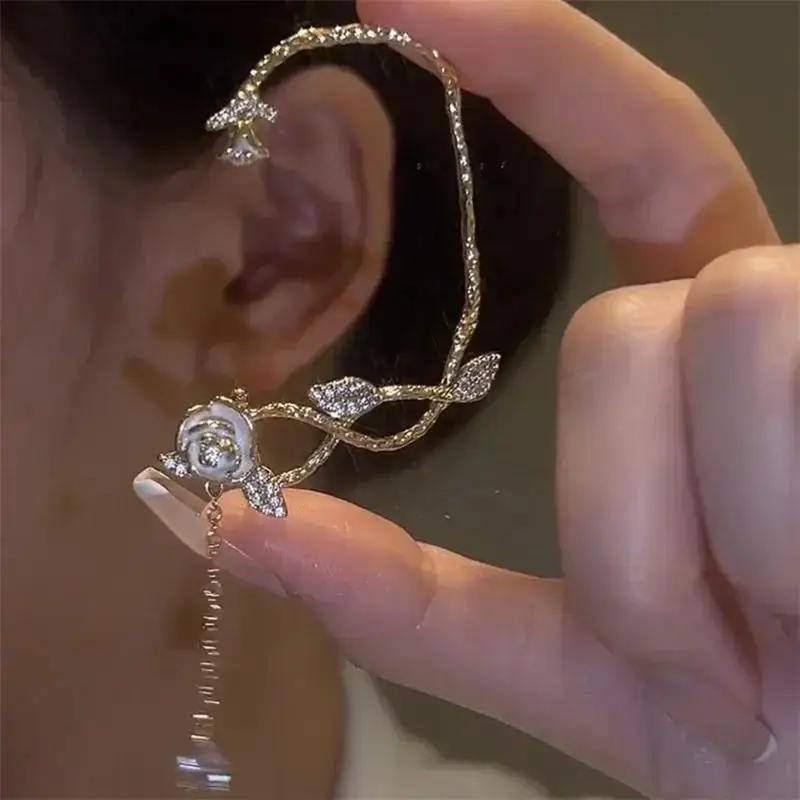 Šumivé náušnice klipsy ve tvaru růže s dlouhými střapci, křišťálovými hvězdami, bez piercingu, vynikající lehký luxus, svatební šperky, dárky