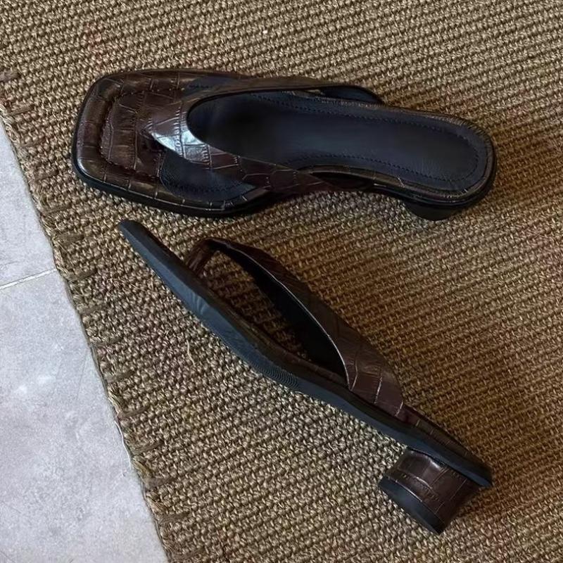 Fashion The 2025 New Anti-slip and Wear-resistant Outdoor Flip-flops with Clamped Feet Are Trendy and Suitable for Summer Wear