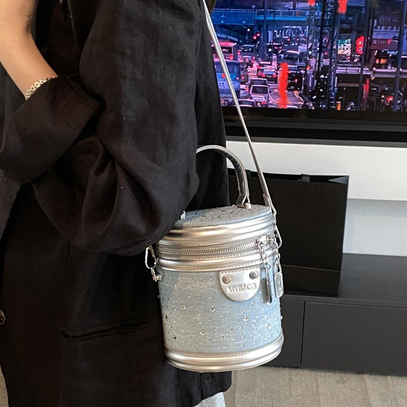 Niche design portable cylinder bag women's bag 2025 new Korean version ins foreign gas bucket bag mobile phone bag messenger bag