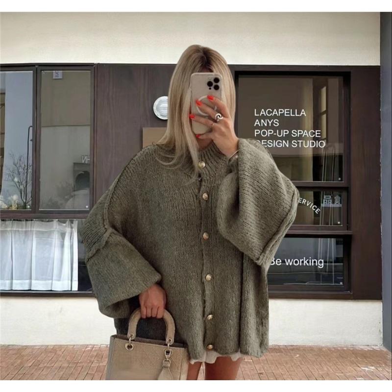 Cárdigan de punto de manga murciélago casual de color sólido con botón metálico