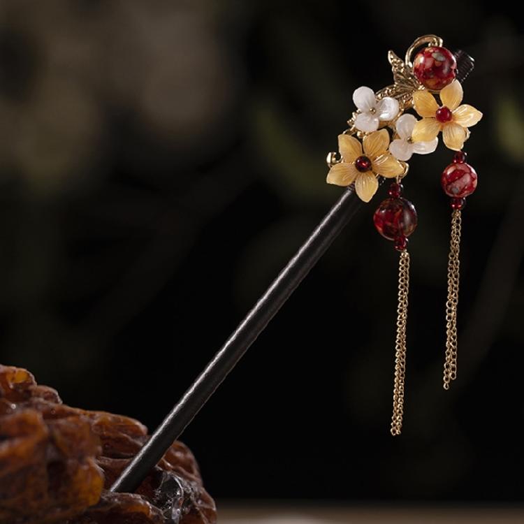 4 szt. Tradycyjne chińskie drewniane patyczki do włosów z eleganckimi kwiatowymi i frędzelkowymi detalami, akcesoria do włosów na każdą okazję