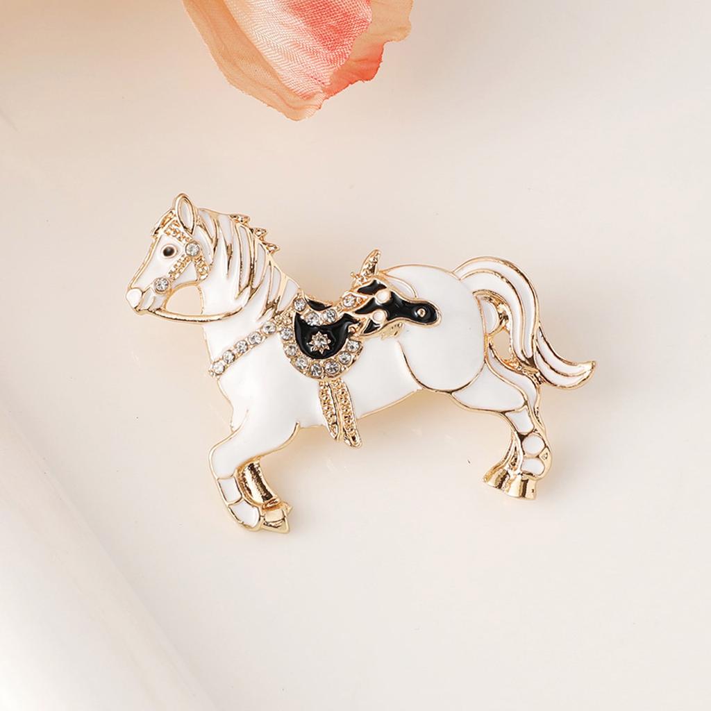 Lightweight Horse Design Brooch Pin Stylish Badge Pin Zinc Alloy Decorative Accessory For Clothing And Bags