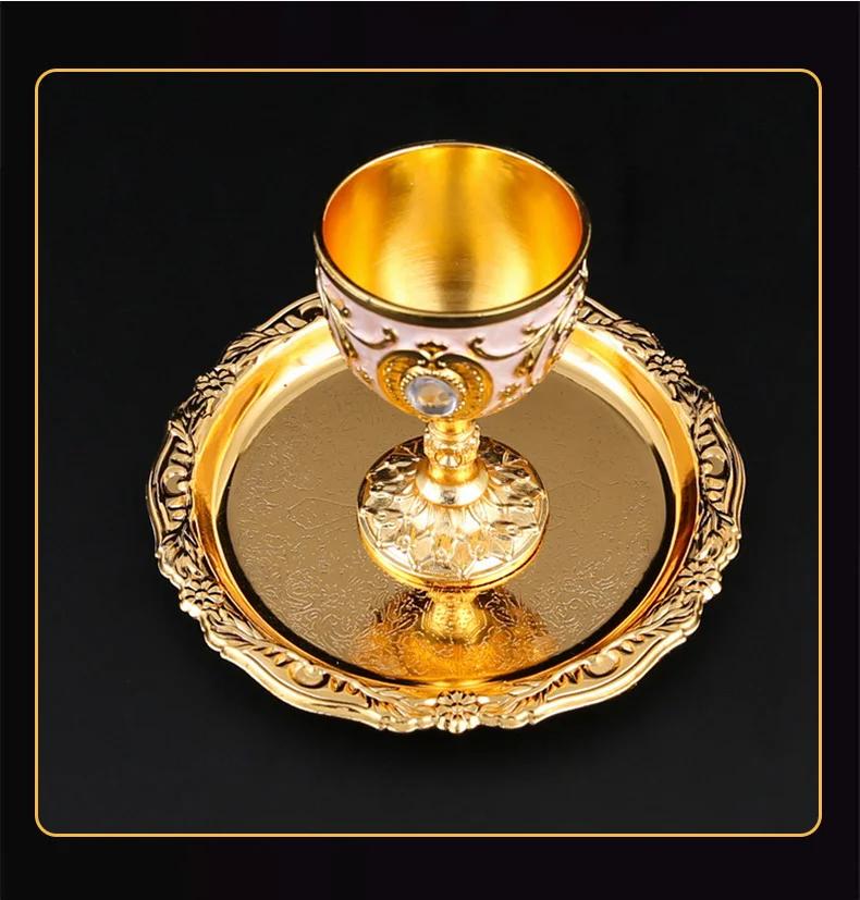 Klasický zlatý koktejlový kovový podtácek, pokovený zinkovou slitinou, pozlacený podklad, kontinentální vintage prostírání, průměr 10 cm, 6 ks