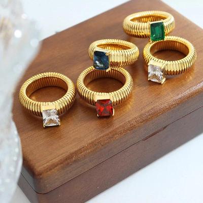 18K Vergoldete Wasserdichte Mehrfarbige Kristall Dicke Gestreifte Textur Ringe Zarte Glänzende Quadratische Zirkon Ehering Punk Schmuck