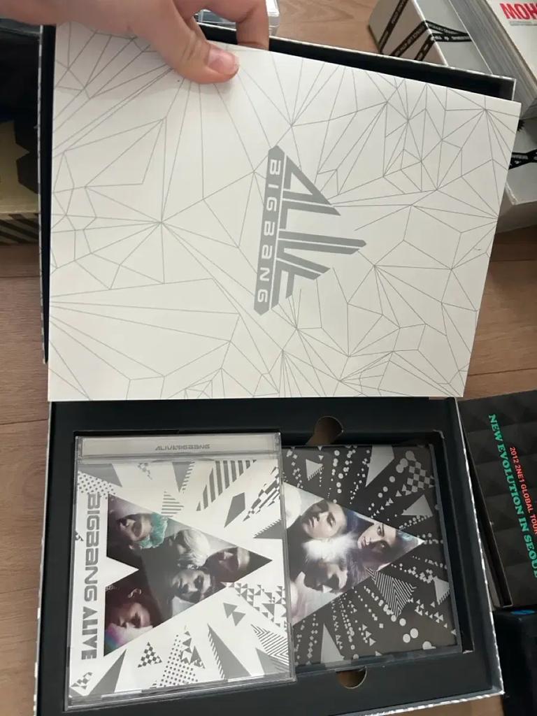 BIGBANG Rare) Alive Alive CD+DVD+Photobook Used