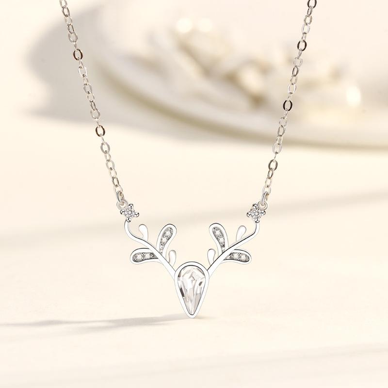 A Deer Has Your Sika Deer Necklace, Female Mori Fresh Autumn and Winter Ins Wind Antler Pendant Gift, Female