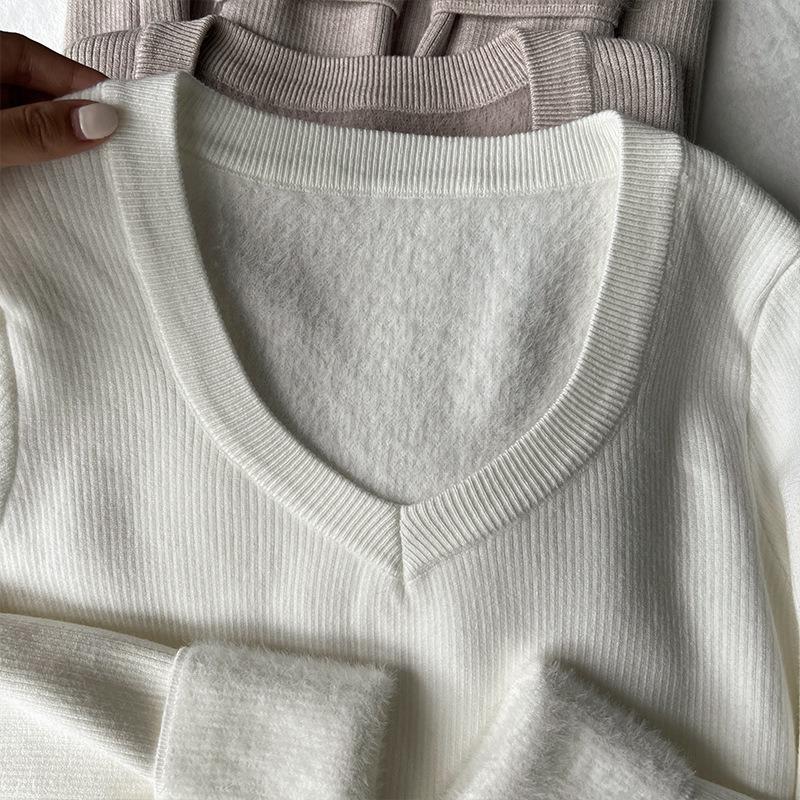 Neck Sweater Women's New Thickened Plush Bottoming Shirt In Autumn and Winter with an Integrated Plush White Top