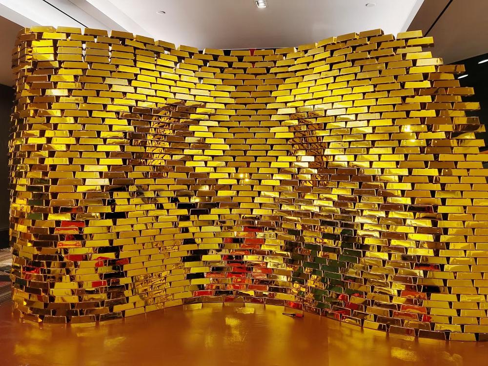 Plastic Fake Gold Bullion Simulated Golden Brick Fake Glittering Gold Bar Paperweight Door Stop Movie Prop Novelty Gift