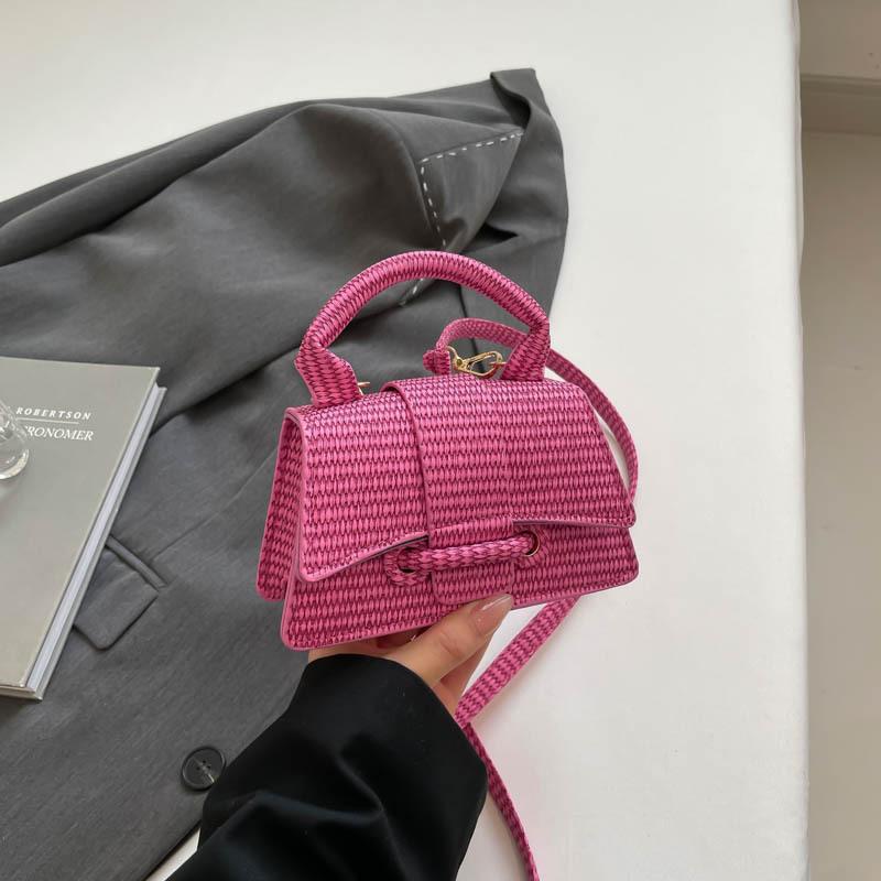 

Французская нишевая текстура портативная маленькая сумка женская 2025 весенняя мода песочные часы маленькая квадратная сумка универсальная трендовая сумка-мессенджер розы красного